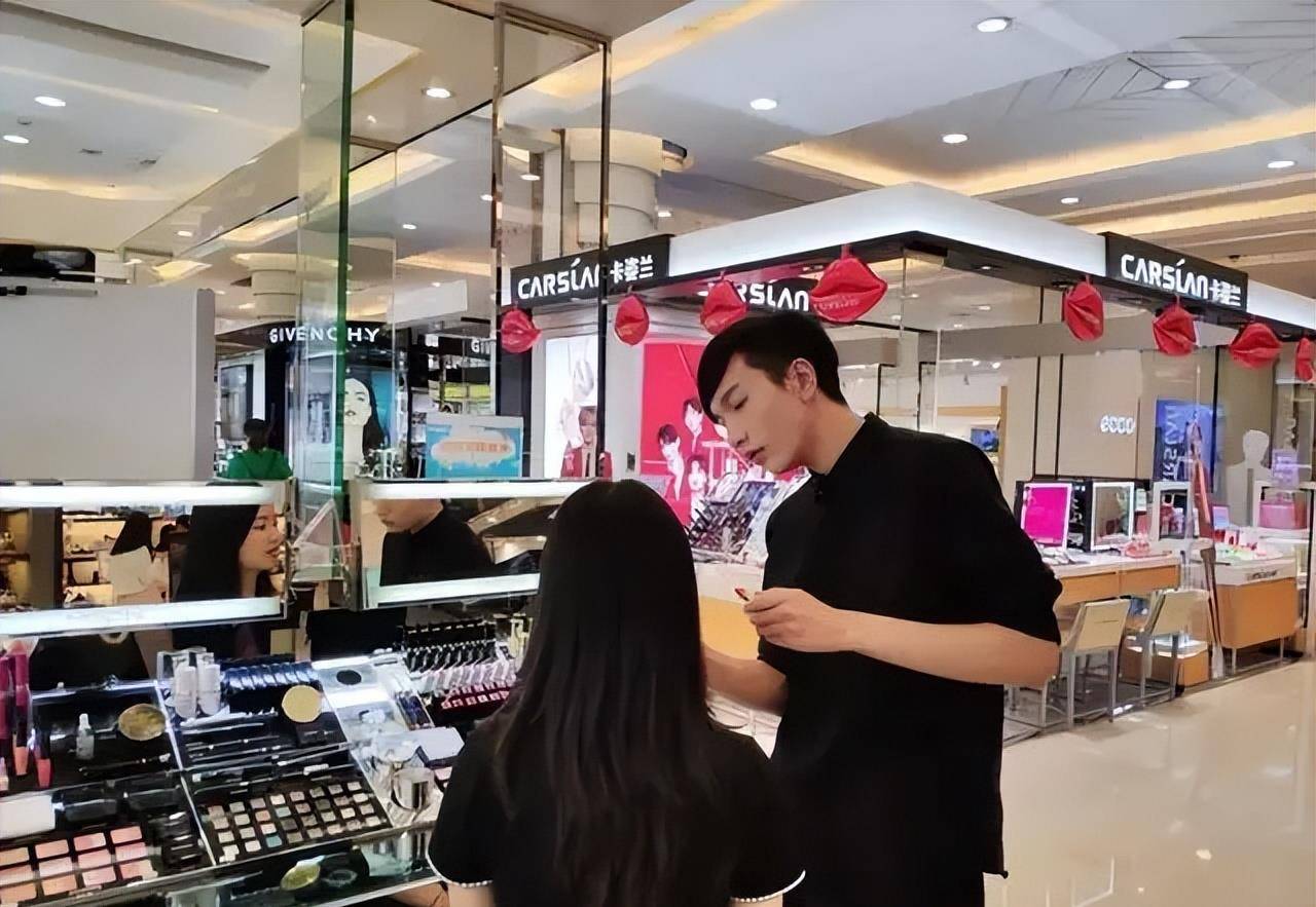 “北大才子”马骏：炒期货亏400万<strong></p>
<p>炒期货</strong>，被发现时在街头乞讨