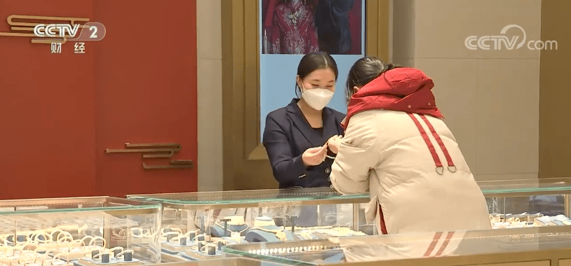 金价<strong></p>
<p>招商期货</strong>，涨！金饰金条，买！