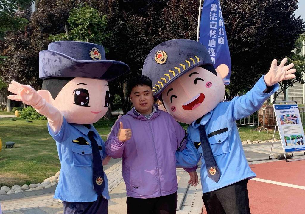 用法律法规守护城市 西安市城管法律法规知识宣传月启动