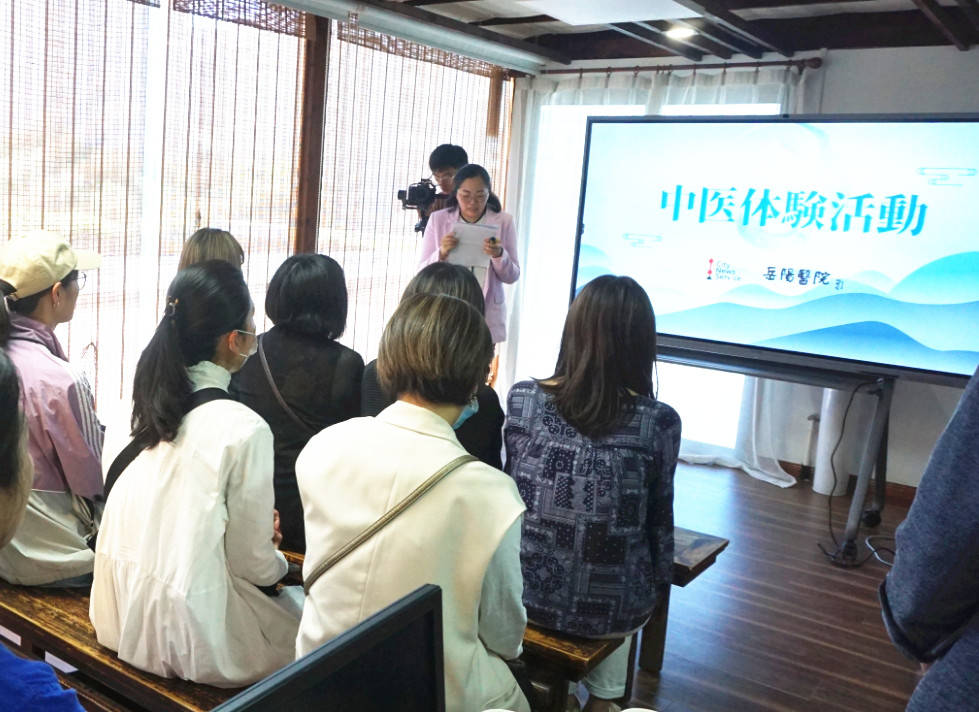 中医仪器实力圈粉 让这群日本友人大开眼界