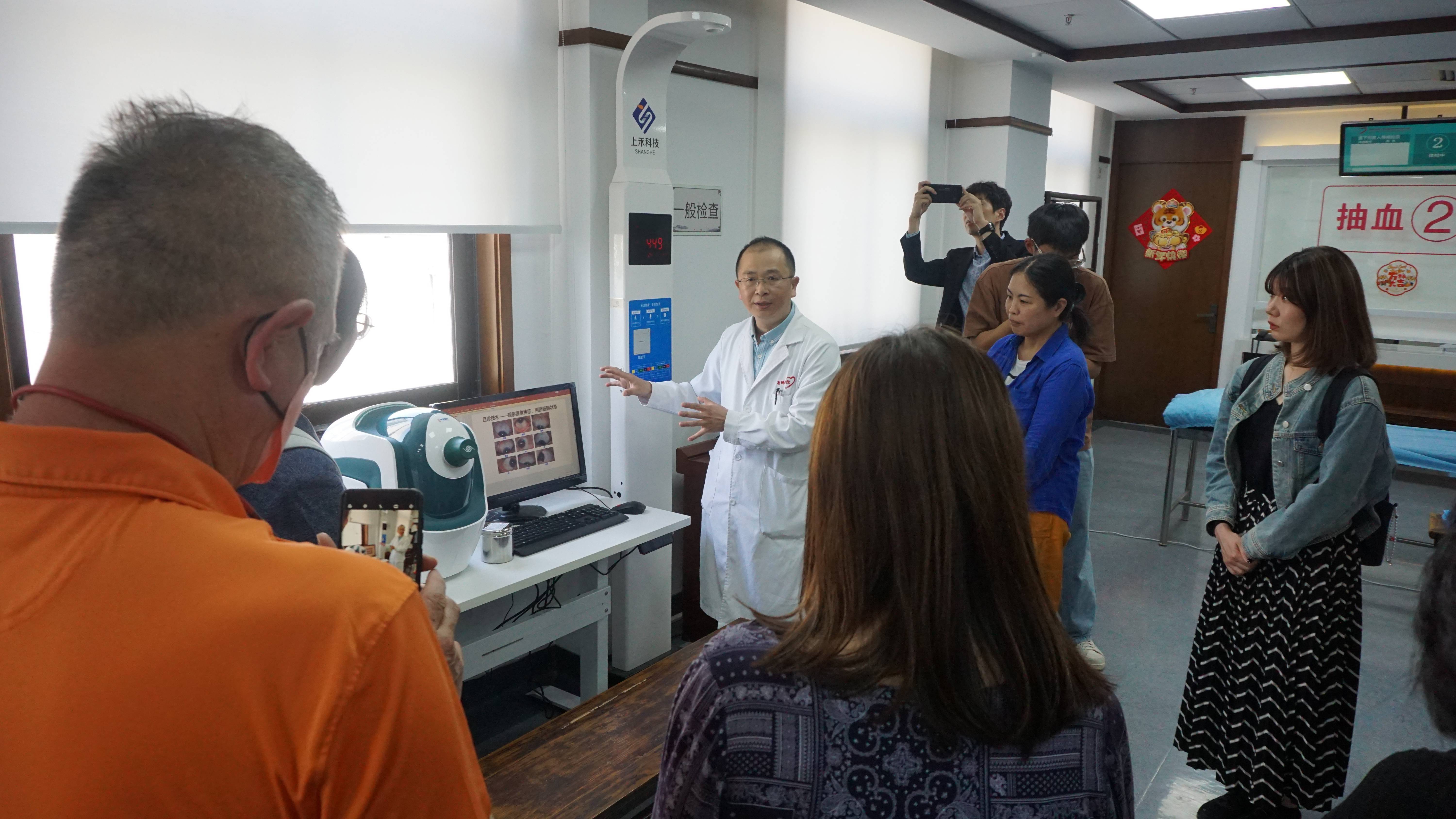 中医仪器实力圈粉 让这群日本友人大开眼界