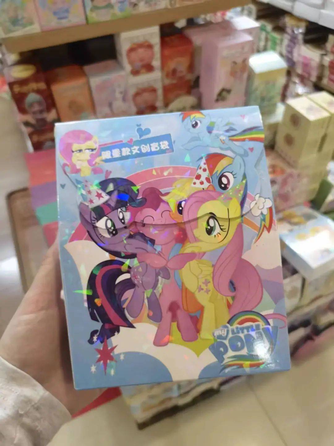 一张炒到几百元<strong></p>
<p>炒币心态</strong>！卡牌成小学“社交币”！通州多商家：超九成学生买小马宝莉