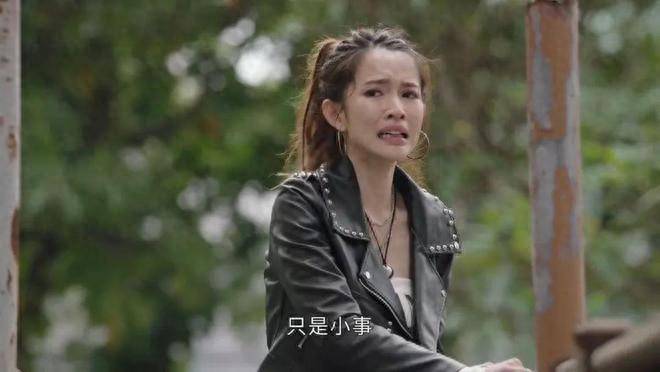 TVB翻版杨丞琳晒近况！穿泳衣玩水上围澎湃，凭《新闻女王》出圈