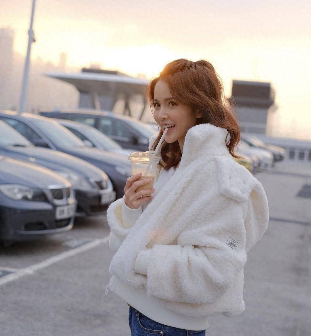 TVB翻版杨丞琳晒近况！穿泳衣玩水上围澎湃<strong></p>
<p>币圈近况</strong>，凭《新闻女王》出圈