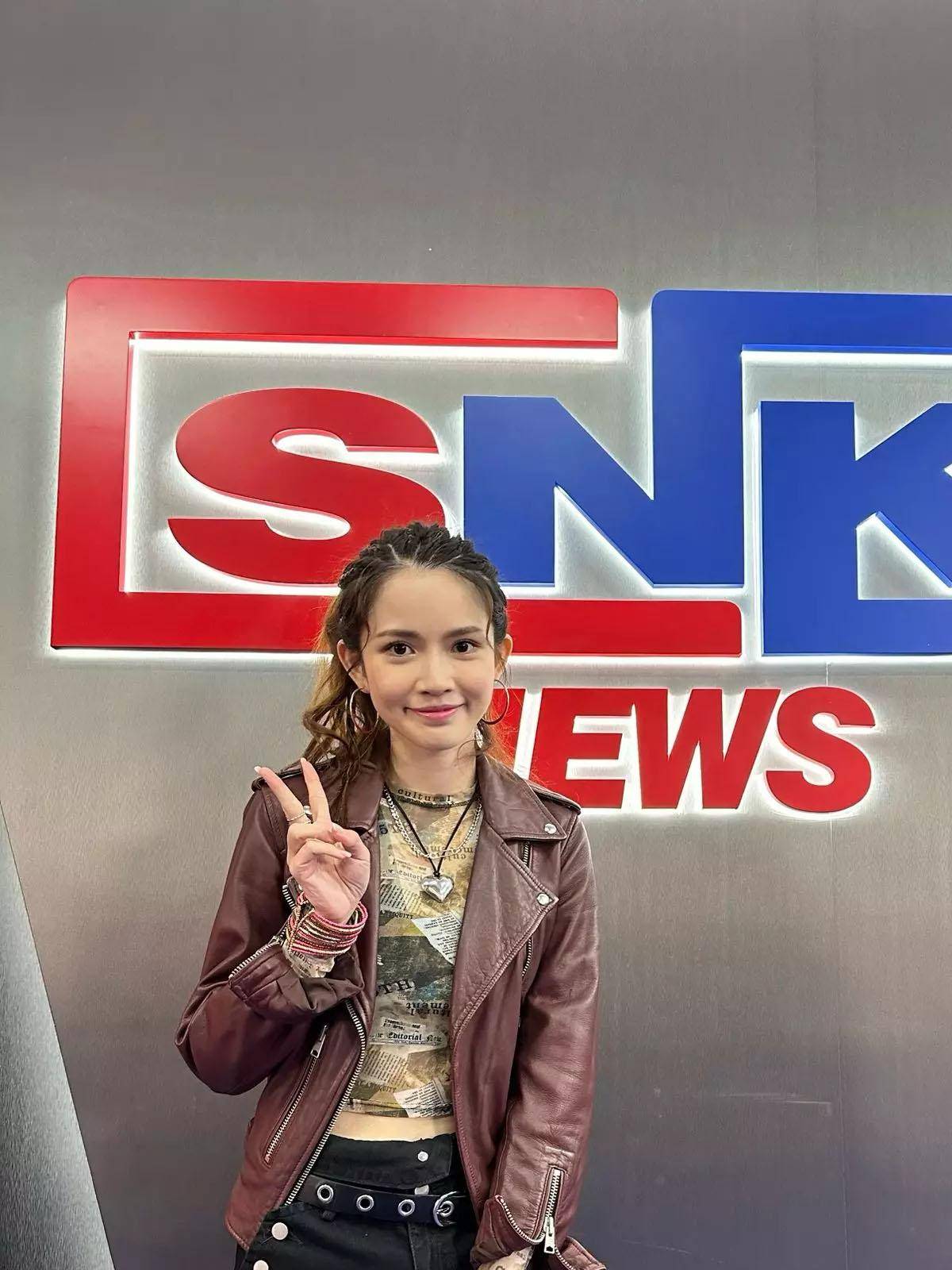 TVB翻版杨丞琳晒近况！穿泳衣玩水上围澎湃<strong></p>
<p>币圈近况</strong>，凭《新闻女王》出圈