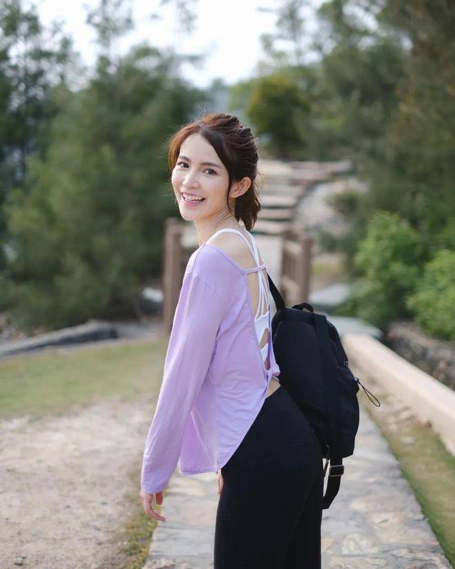 TVB翻版杨丞琳晒近况！穿泳衣玩水上围澎湃<strong></p>
<p>币圈近况</strong>，凭《新闻女王》出圈