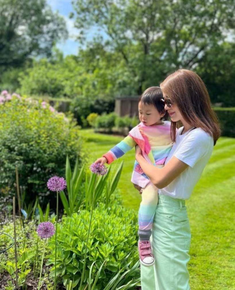 近况曝光！TVB前港姐李雪莹庆祝结婚八周年<strong></p>
<p>币圈近况</strong>，淡出圈仍有魔鬼身材