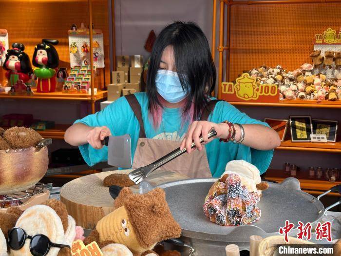 “绒馍馍”火爆出圈 “90后”团队“绒”化美食文化