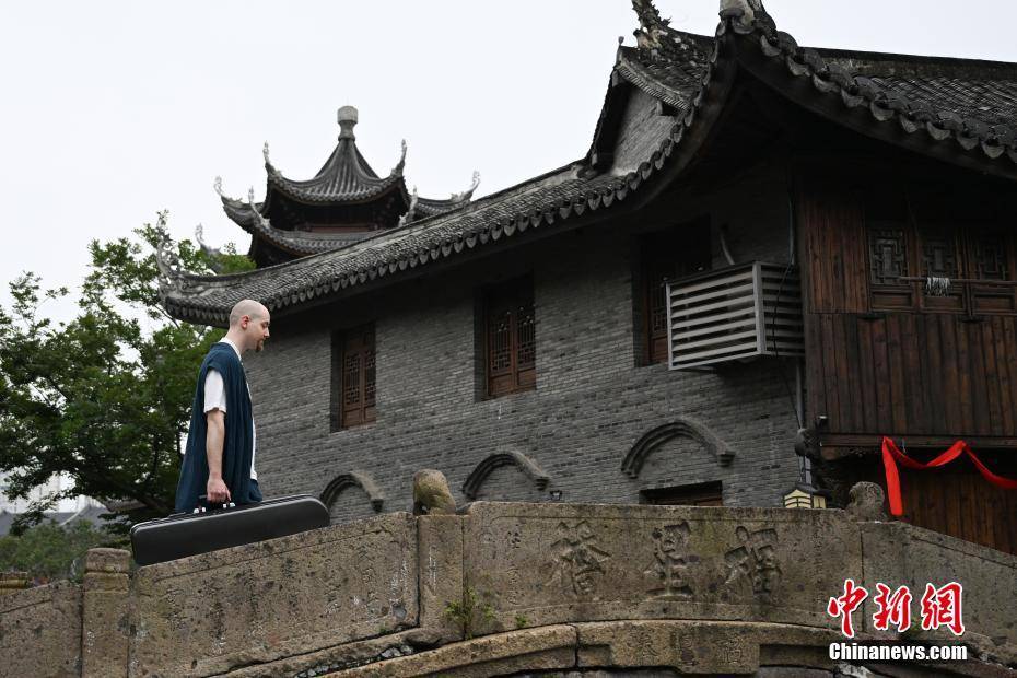 美国“90后”在浙10年精通二胡茶道 传统文化圈粉“洋弟子”
