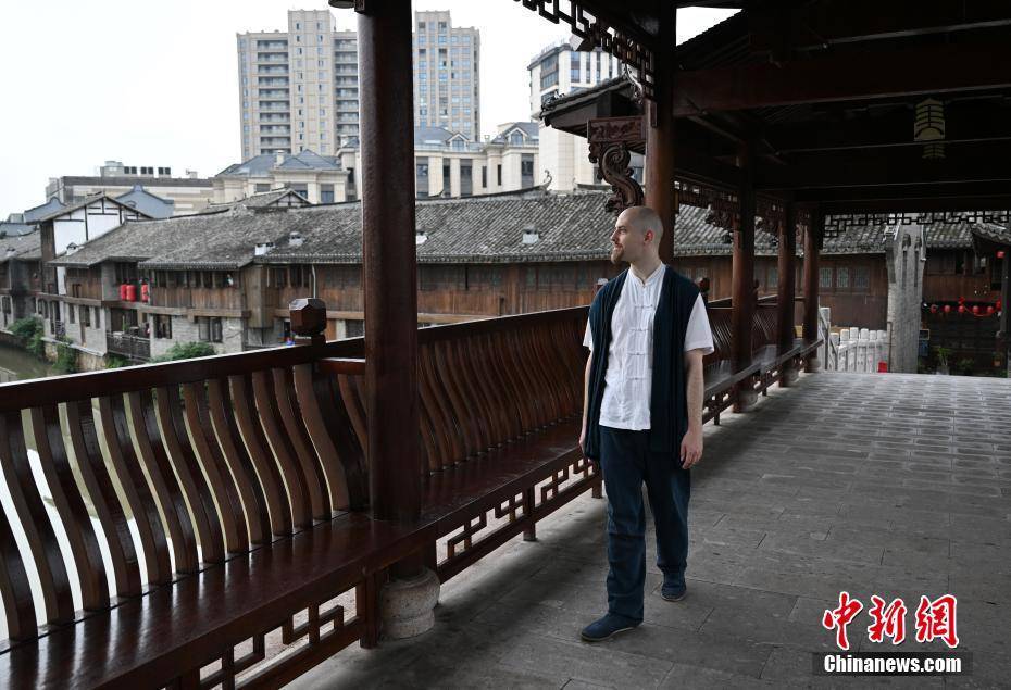 美国“90后”在浙10年精通二胡茶道 传统文化圈粉“洋弟子”