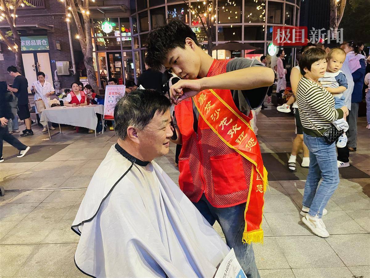 武汉江大园社区：九九重阳享佳节<strong></p>
<p>聚享币</strong>，慈善相伴聚温暖