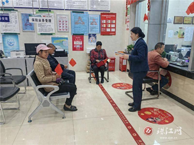 师宗县邮政分公司举行惠聚国庆乐享假期活动