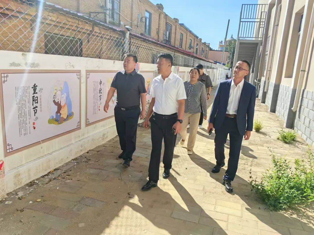 开学检查促规范 行稳致远续新篇——苏尼特右旗教育局党组书记、局长特木尔巴干一行到学校检查指导开学工作