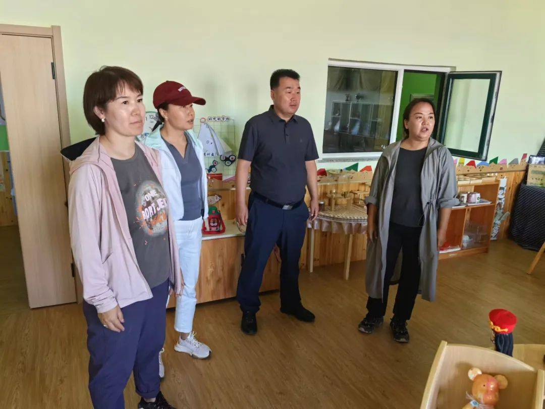 开学检查促规范 行稳致远续新篇——苏尼特右旗教育局党组书记、局长特木尔巴干一行到学校检查指导开学工作