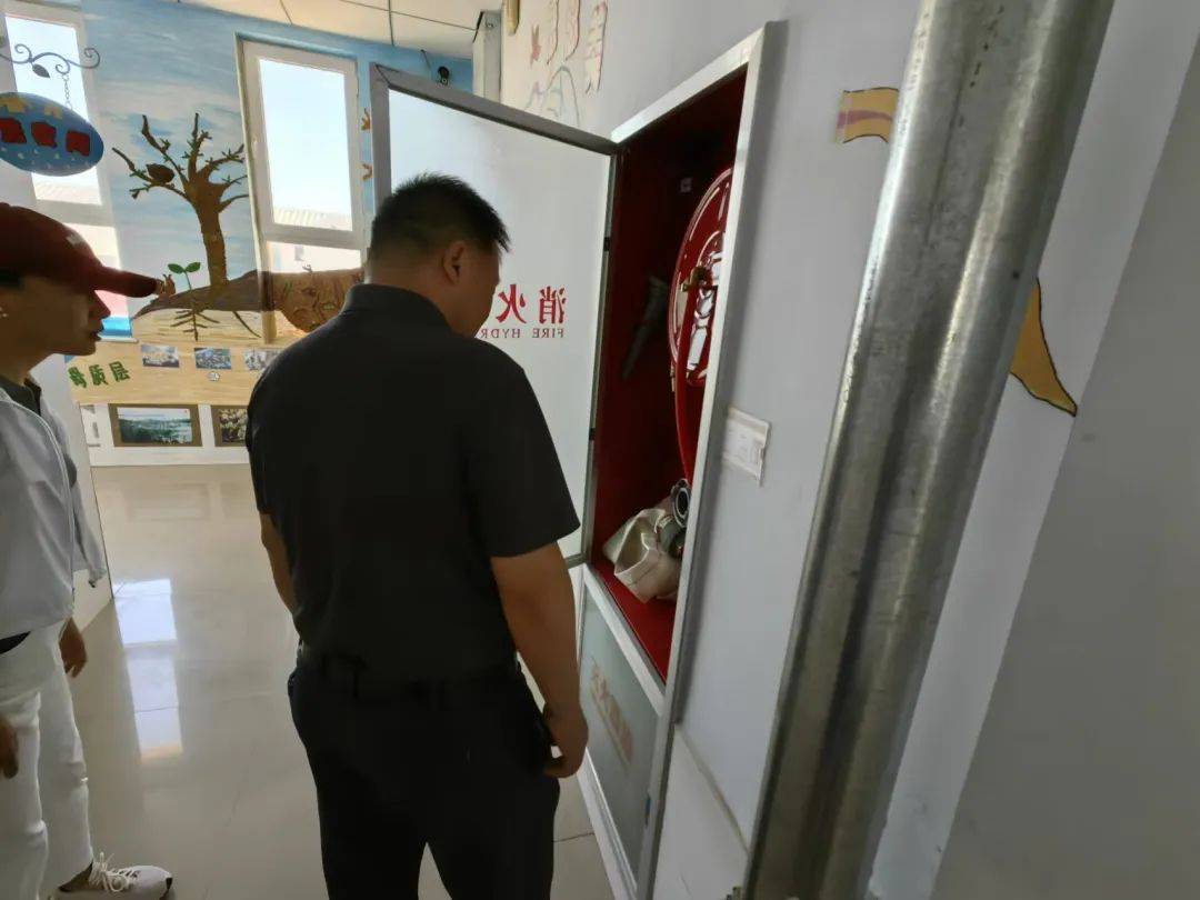 开学检查促规范 行稳致远续新篇——苏尼特右旗教育局党组书记、局长特木尔巴干一行到学校检查指导开学工作