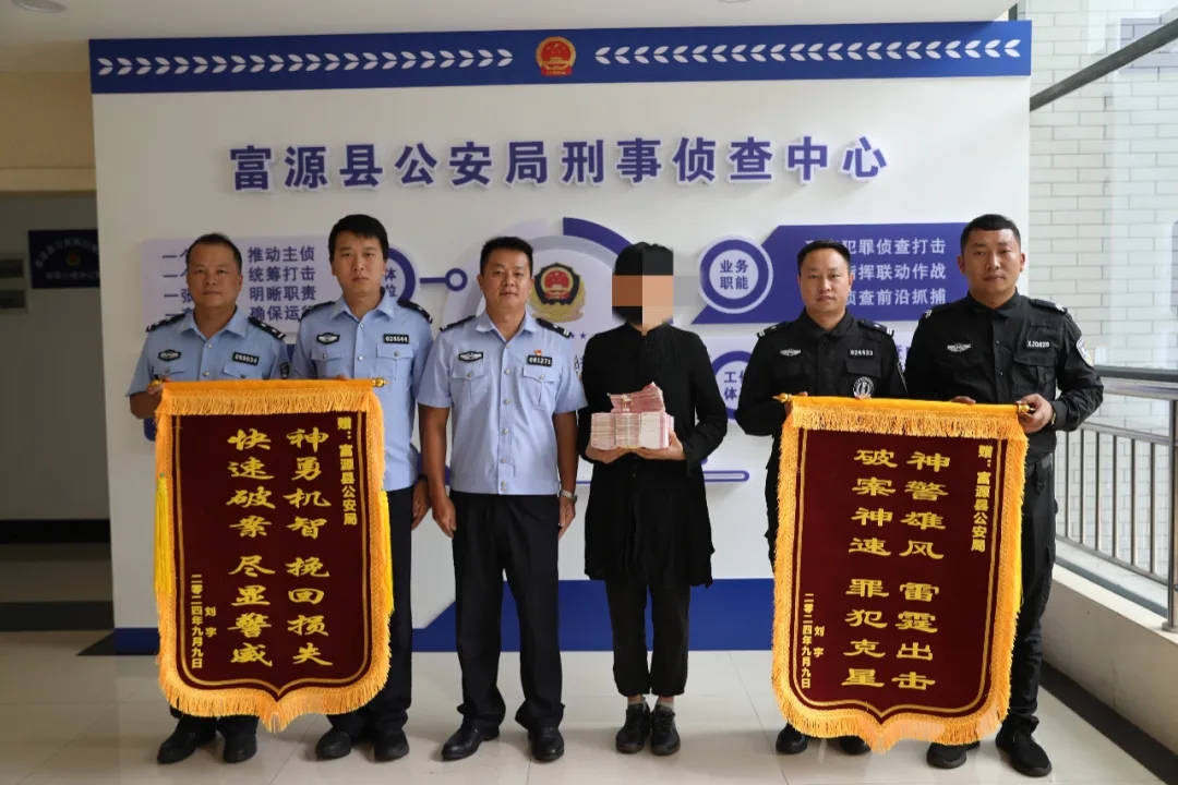 网约车司机接单“闪送”<strong></p>
<p>嗨币网</strong>，纸箱里竟装了352350元人民币！