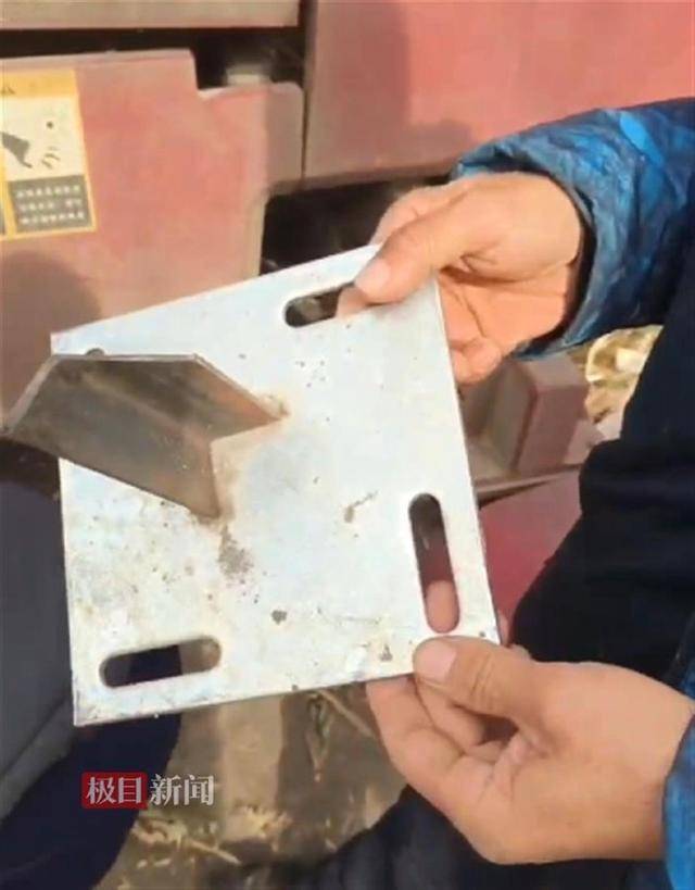 哈尔滨多处玉米地出现尖锐角铁<strong></p>
<p>币风港</strong>，多台农机被扎胎，警方介入