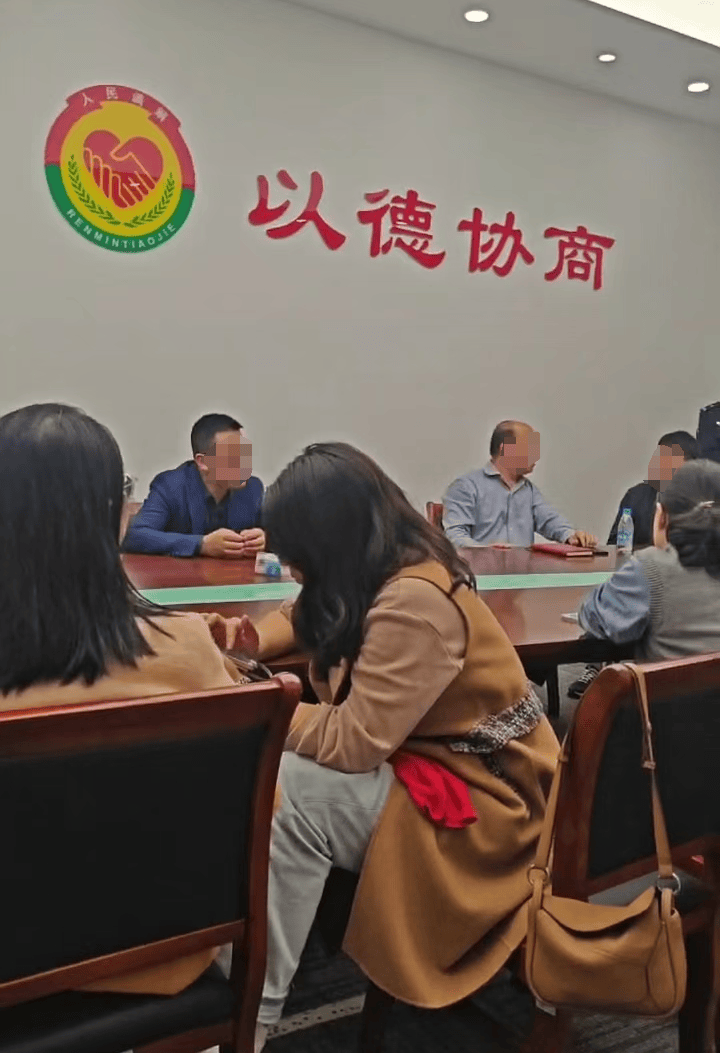 苏州知名艺术培训机构宣布破产<strong></p>
<p>币风港</strong>，老板下跪称“绝不跑路”，事发前安排活动消耗课时费