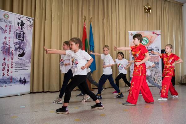 阿丽娜：每三个白俄罗斯人<strong></p>
<p>币风港</strong>，就有一个拥有华为电脑和小米手机