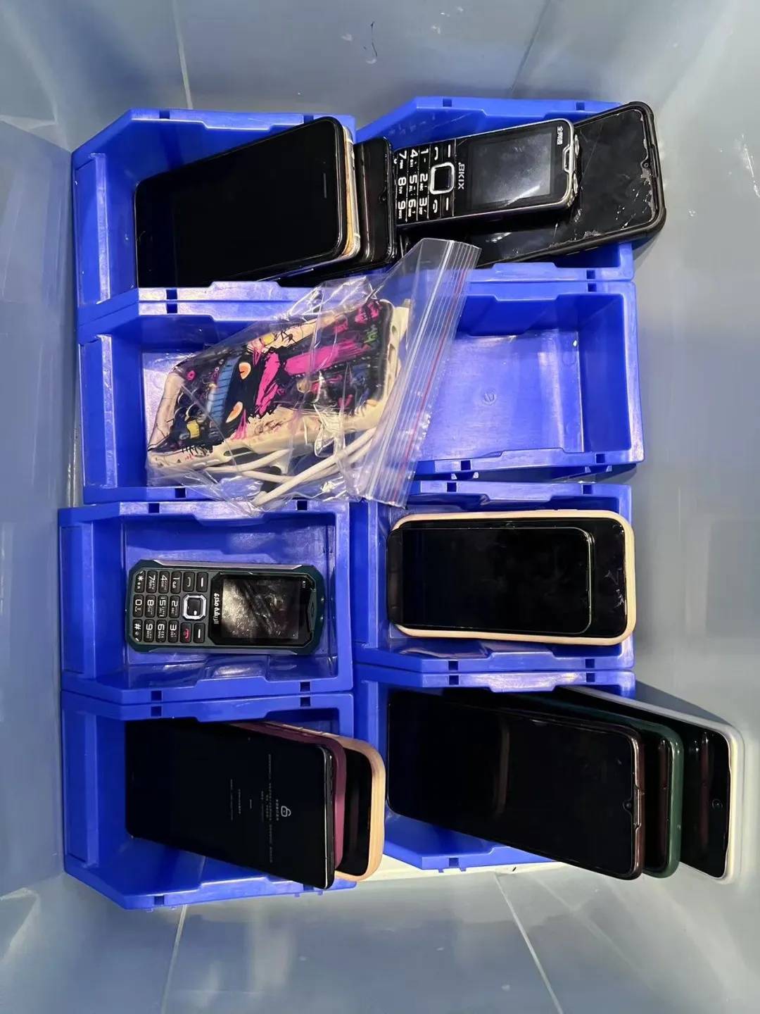 广州南站：900多台手机无人认领<strong></p>
<p>币风港</strong>！12306可查询