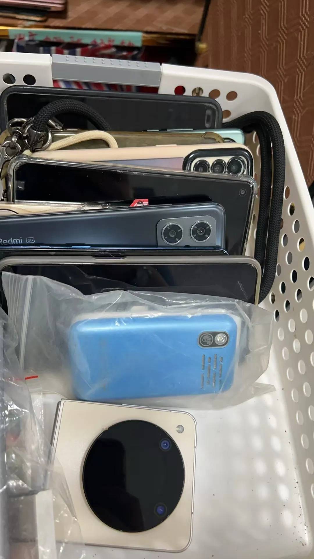 广州南站：900多台手机无人认领<strong></p>
<p>币风港</strong>！12306可查询