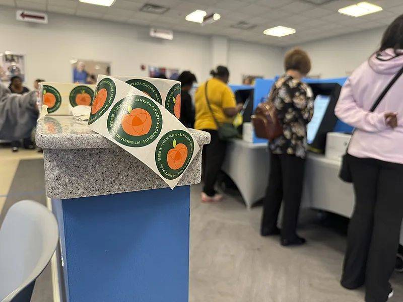 这个民调七大摇摆州全翻红<strong></p>
<p>初链币</strong>，特朗普胜算多大？