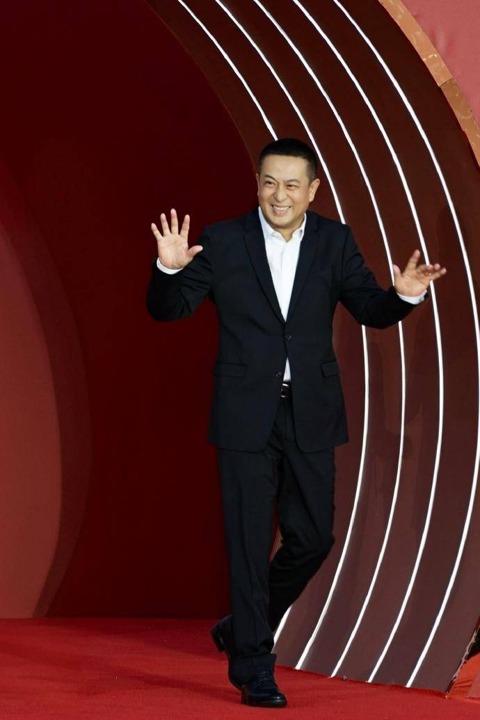 自媒体曝54岁张嘉益离婚<strong></p>
<p>初链币</strong>，为了躲妻子宁愿多在外工作，张嘉益工作室：假得离谱！