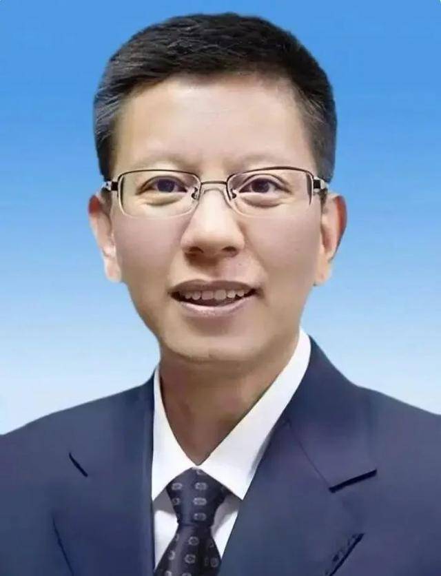 卸任市委书记3天后<strong></p>
<p>淘金矿场app</strong>，55岁的他任省政府党组成员！