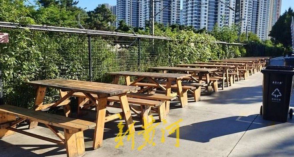 秦皇岛一网红夜市被指违规占用规划绿地却经营4年之久<strong></p>
<p>kin币行情</strong>，当地回应：无审批手续 | 刚调查