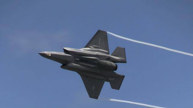 美军：飞行员慌乱中弃机弹射时<strong></p>
<p>kin币行情</strong>，F-35战机并未失控