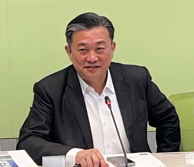 王定宇称《光辉岁月》《海阔天空》在大陆不能唱<strong></p>
<p>链币网</strong>，台网友轰：造谣一张嘴