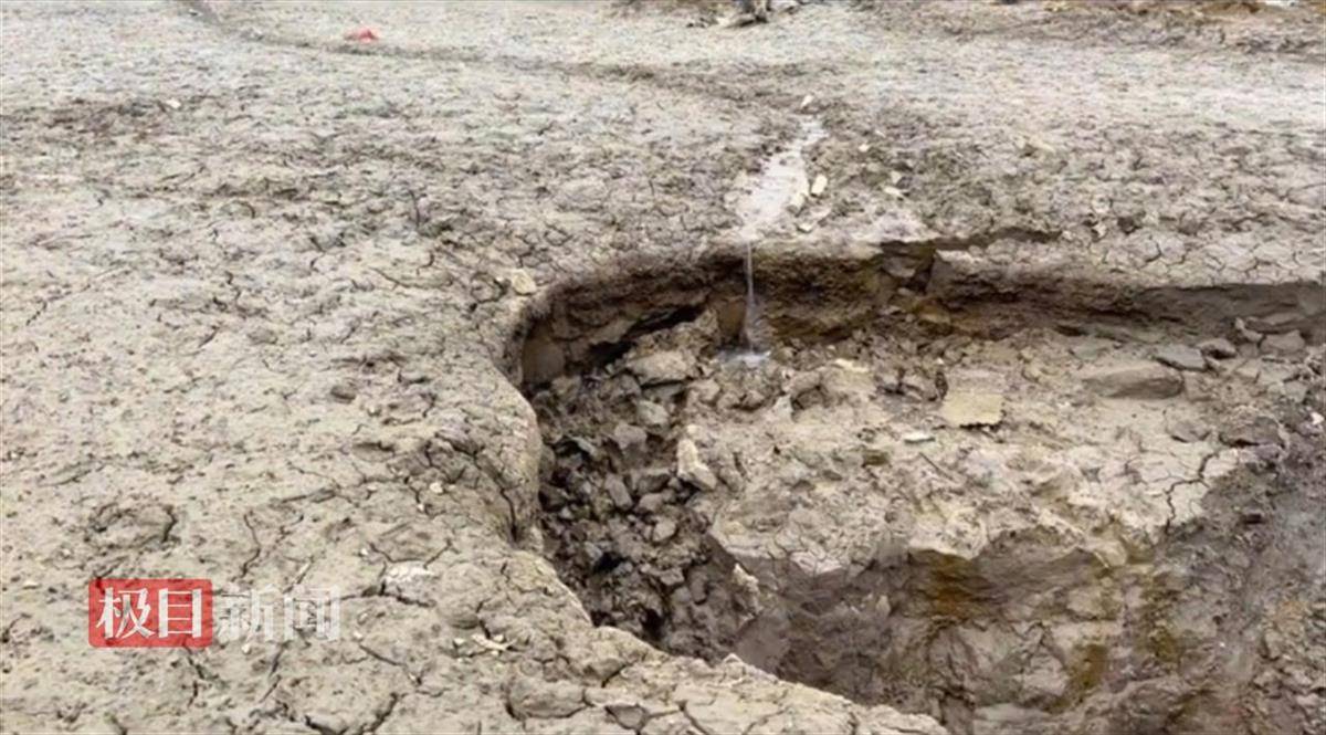 上百亩水库被曝枯竭<strong></p>
<p>链币网</strong>，库底惊现大坑，重庆沙坪坝：正在整治修复