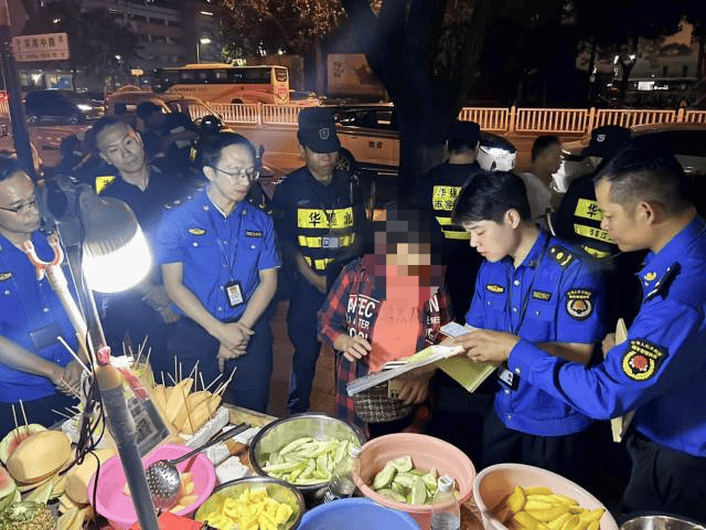 “锅铲声敲得我睡不着”！深夜<strong></p>
<p>币圈论坛社区</strong>，深圳多名流动摊贩被劝离……
