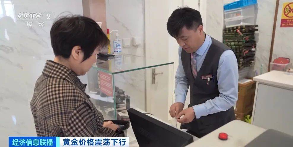 突然<strong></p>
<p>初入币圈</strong>，价格暴跌！有人紧急抛售！深圳情况......