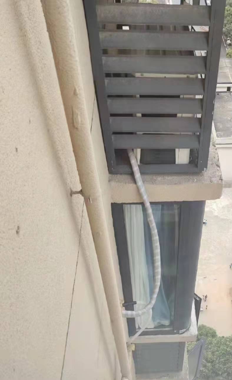 空调机位被楼下邻居占用<strong></p>
<p>bg币</strong>，娄底女业主无法入住起诉索赔11万！邻居：我的也被占了