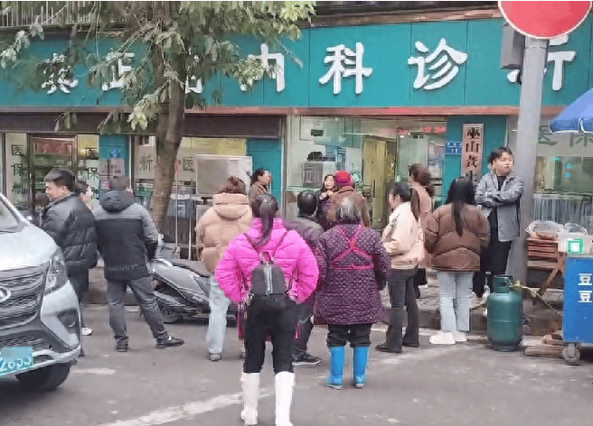 男子肝衰竭死亡<strong></p>
<p>bg币</strong>，家属称曾在诊所中药治疗，卫健委回应医生未取得中医医师资格且涉嫌篡改处方，已立案调查