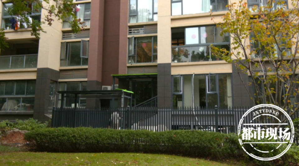 “吓得手发抖！”江西女子在家泡脚<strong></p>
<p>币圈整顿</strong>，陌生男子突然出现在窗户外面