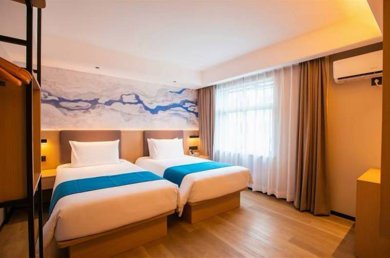 情侣自曝凌晨在深圳一酒店遭两男子刷卡闯进<strong></p>
<p>币圈整顿</strong>！店家称警方介入