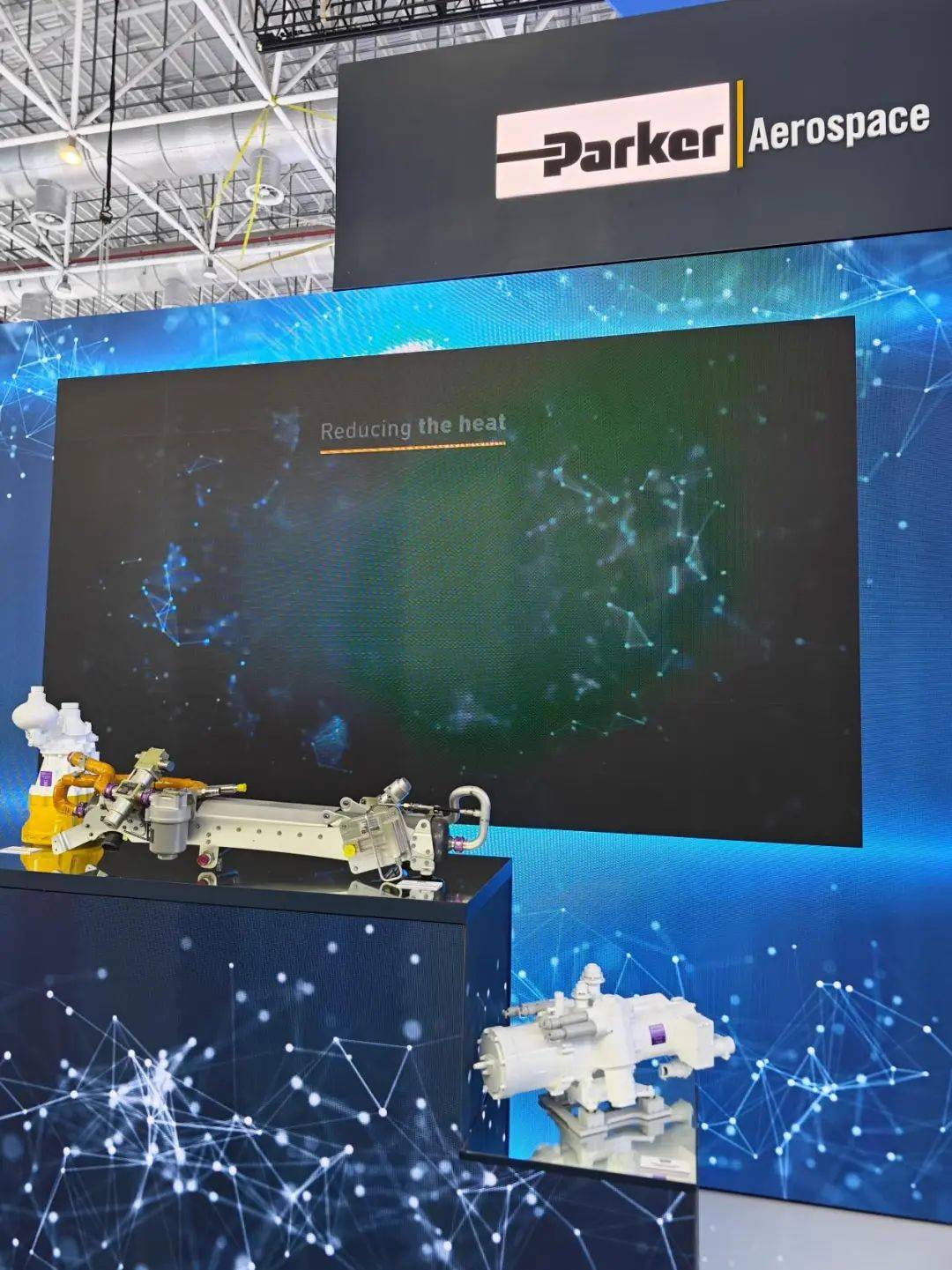 并非“人傻钱多”<strong></p>
<p>币圈整顿</strong>，国际发动机厂商的“绿色”决心与中东展商“自主国防”的决心