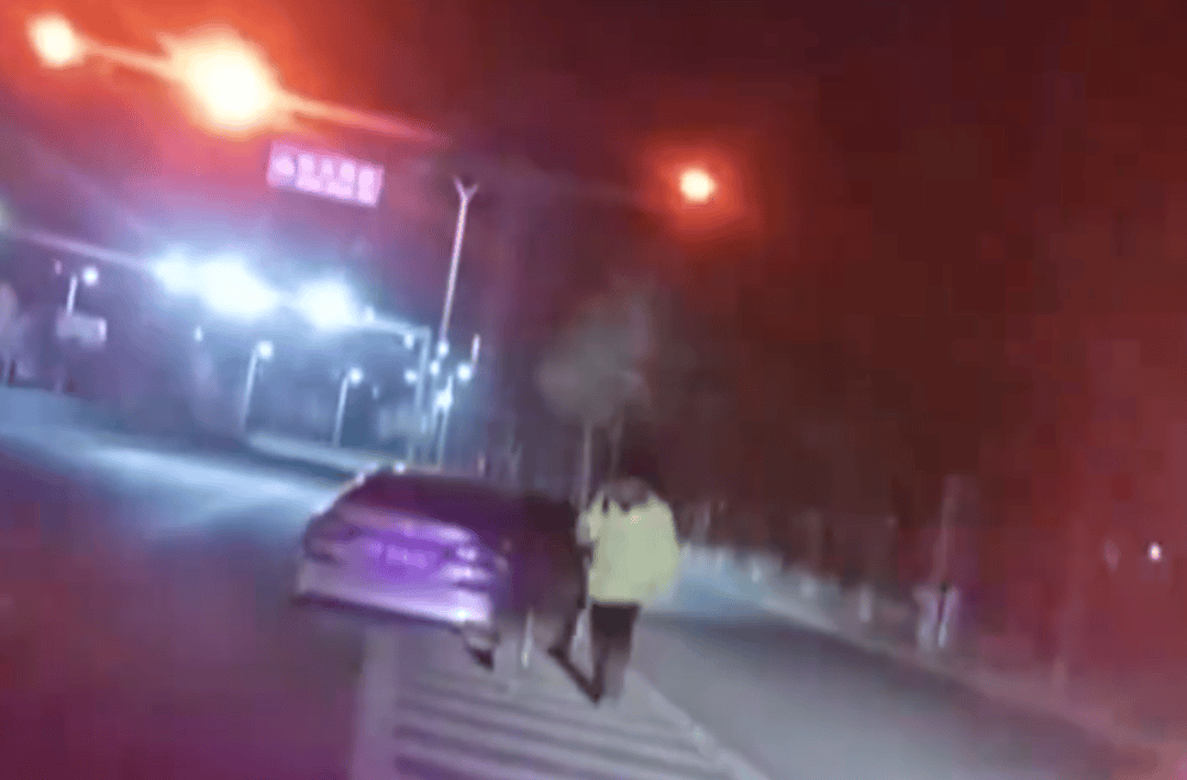 饭碗砸了！通州一职业司机嫌妻子开车慢<strong></p>
<p>洪币价格</strong>，非要自己来！这下摊上事了……