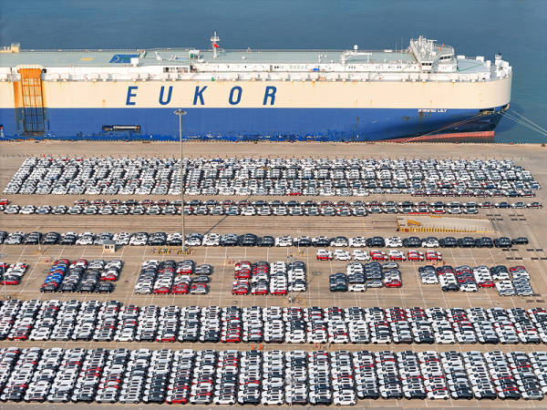 特朗普威胁加征关税后<strong></p>
<p>炒币破产</strong>，客户要求中国出口商提前发货以躲避关税