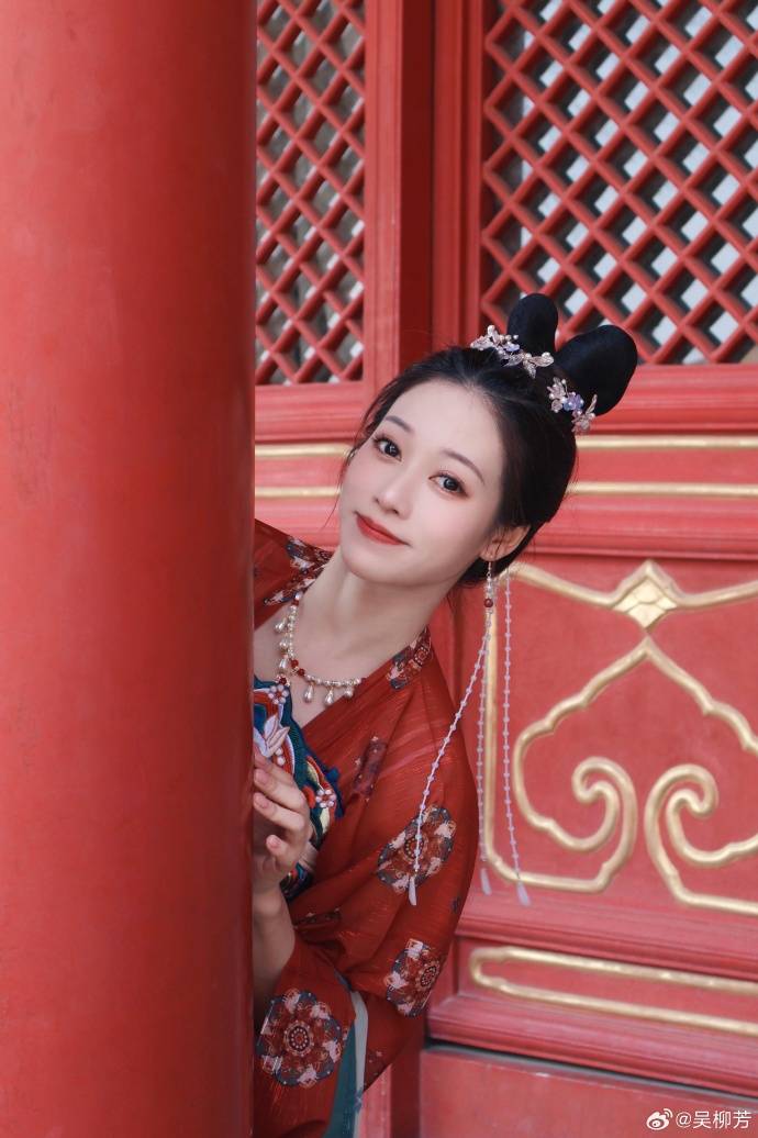 “吴柳芳涨粉太快被吓到”冲上热搜<strong></p>
<p>炒币破产</strong>！吴柳芳微博粉丝已超10万