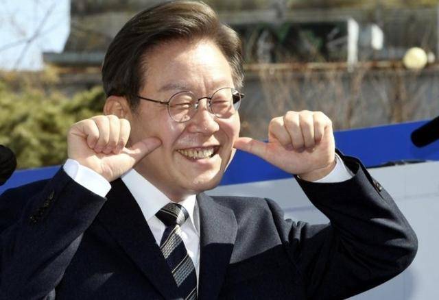 执政党捏着鼻子要“保尹”<strong></p>
<p>td币</strong>，尹锡悦的总统宝座，将由8个人决定