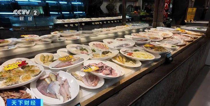 火热<strong></p>
<p>祥云币</strong>！年夜饭价格普遍下调 除夕午餐预订量也“爆单”