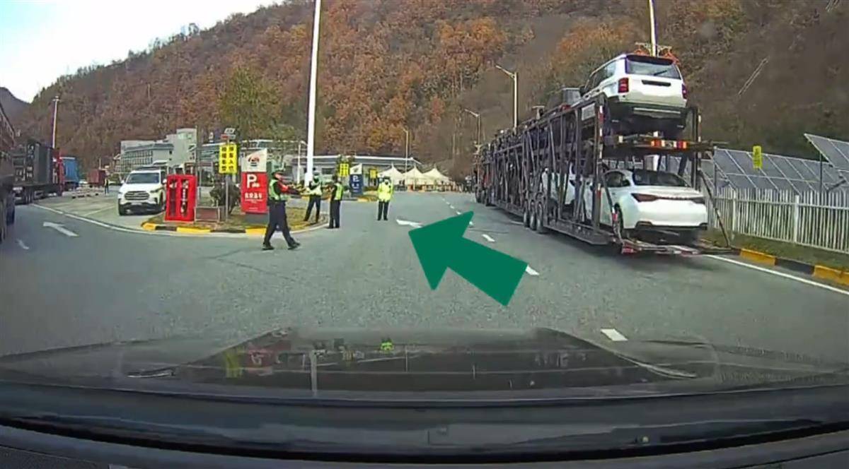 网红博主反映交警在高速上设卡查超速<strong></p>
<p>币圈社区</strong>，质疑其滥用职权，汉中警方回应