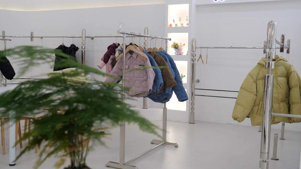 羽绒服“假绒”乱象调查：“羽丝”“绒丝”到底是什么<strong></p>
<p>wfee币</strong>？