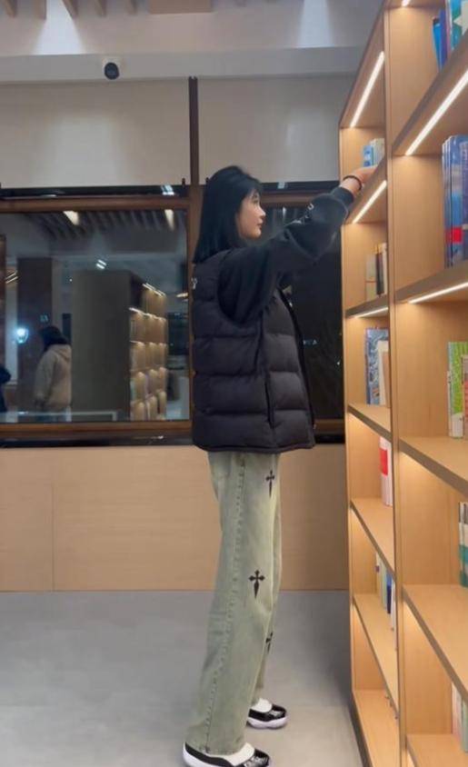 女孩身高2米26貌美如花<strong></p>
<p>wfee币</strong>，妈妈天天发愁：白长这么漂亮，没人敢追