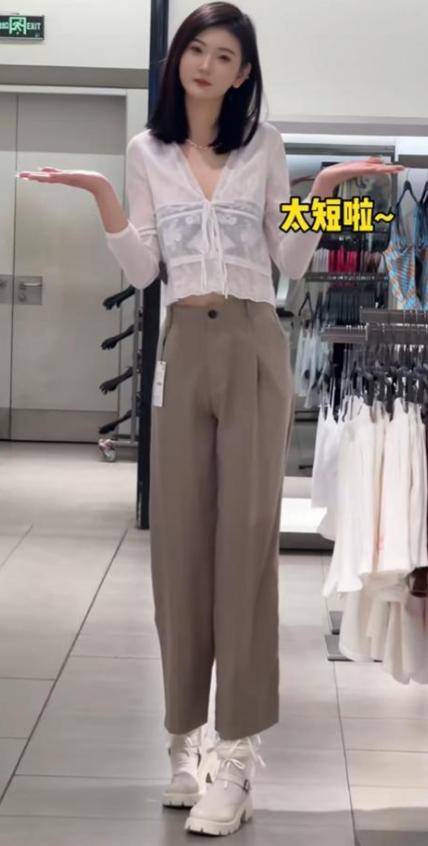 女孩身高2米26貌美如花<strong></p>
<p>wfee币</strong>，妈妈天天发愁：白长这么漂亮，没人敢追