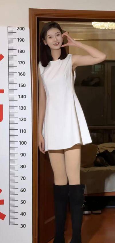 女孩身高2米26貌美如花<strong></p>
<p>wfee币</strong>，妈妈天天发愁：白长这么漂亮，没人敢追
