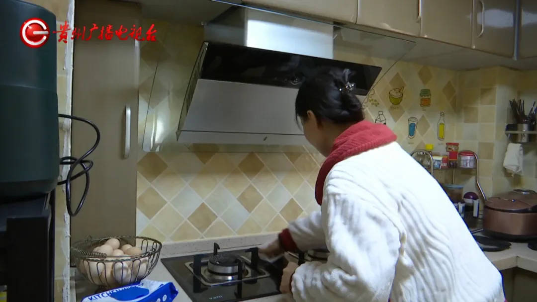 恶心坏了！贵阳一女子家中被扔进一颗“炸弹”<strong></p>
<p>币行情app</strong>，残羹剩饭炸开花